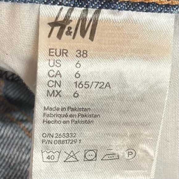 Be:  H&M & Denim Mom Shorts Women 6 High Waisted Mom Short Distressed Folded hem - Picture 8 of 10